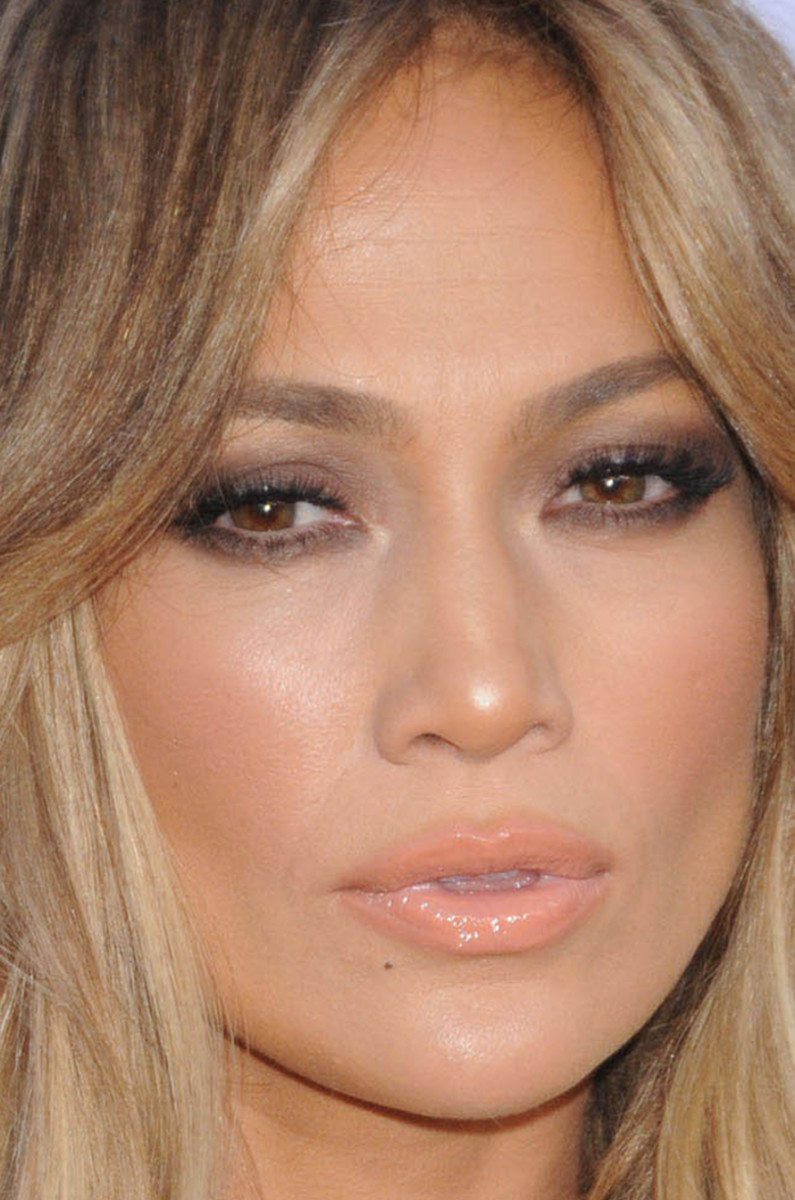 Jennifer Lopez at the 2015 Billboard Music Awards close-up